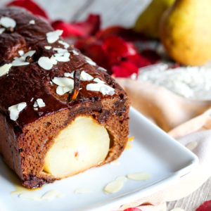 Happy n'tasty - cake au chocolat avec des poires entières