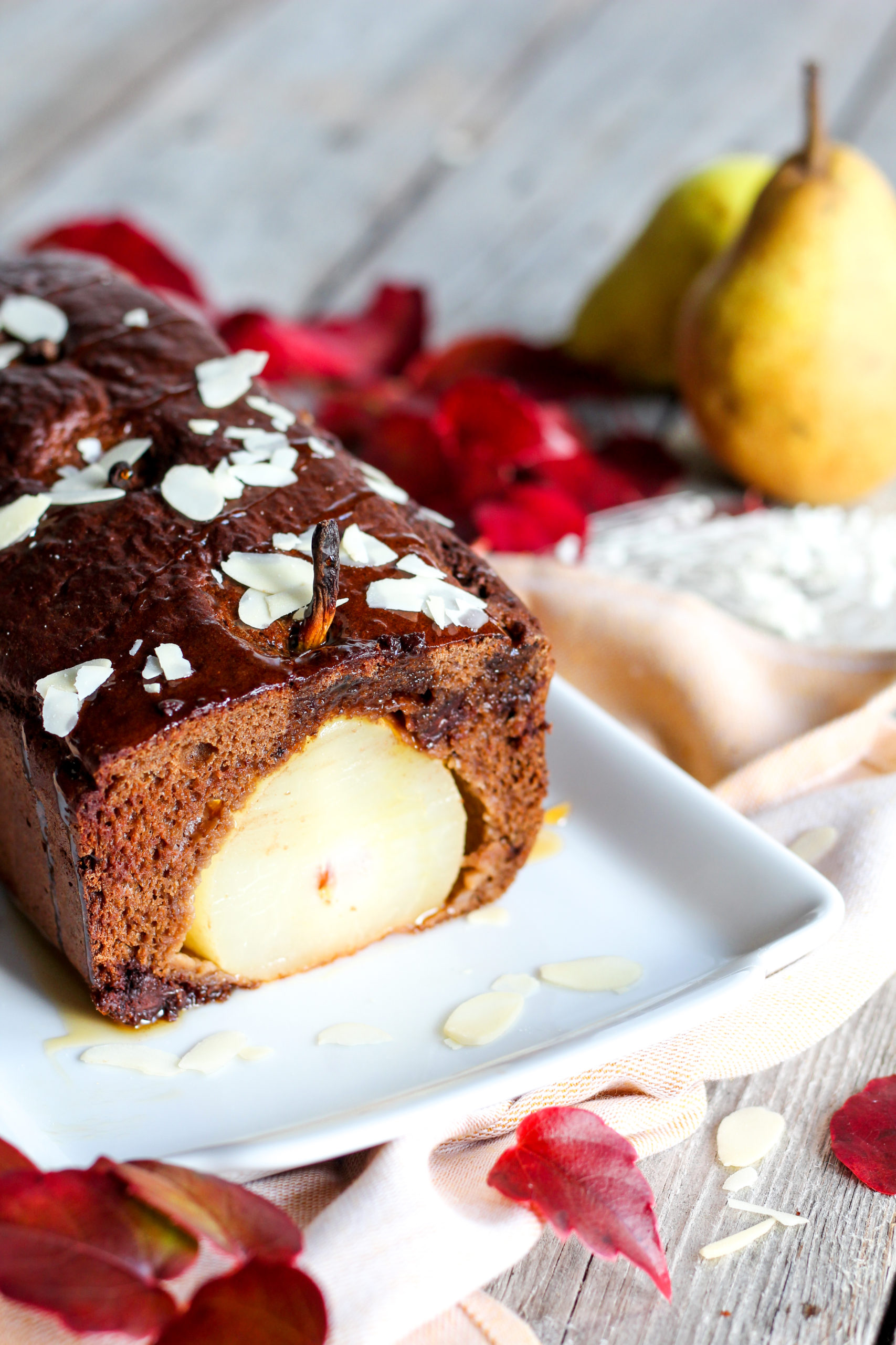 Happy n'tasty - cake au chocolat avec des poires entières